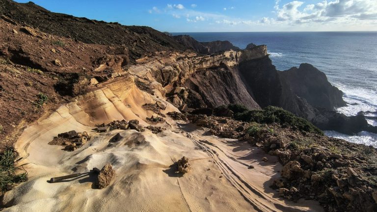 Coastal sandstone formations above the Atlantic
